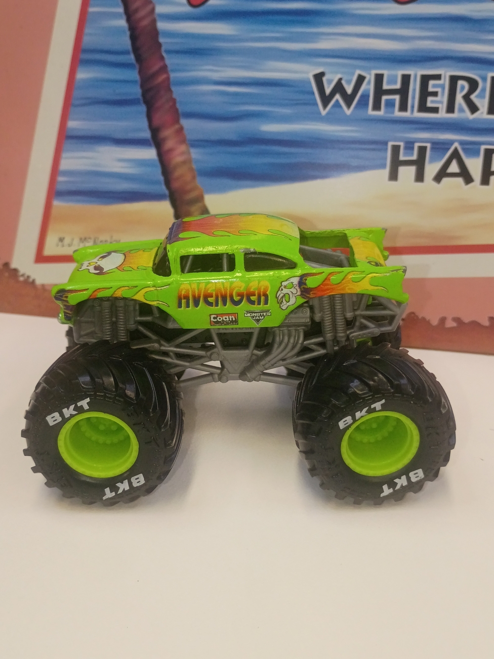 Hot Wheels Monster Jam Spin Master Green Avenger 1:64 Scale
